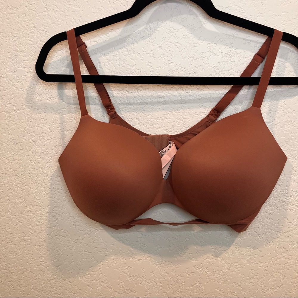 Victoria Secret no wire Women's  Bra 38DD peak a boo front $15